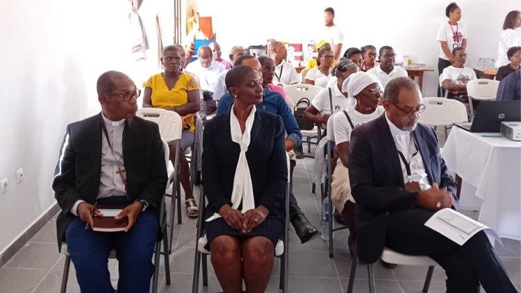 Os dois Bispos de Cabo Verde e a Ministra da Saúde