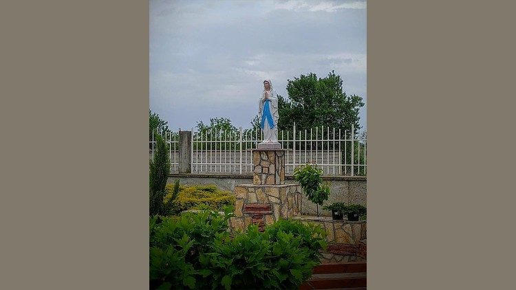 Статуята на Дева Мария в Раковски
