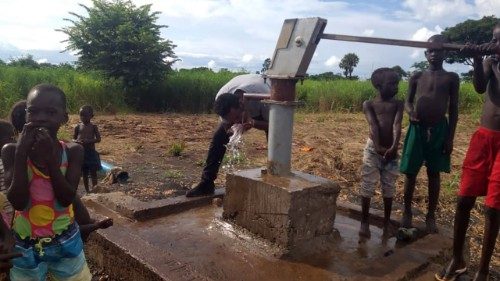 La realizzazione di un pozzo d'acqua a Gambella in Etiopia