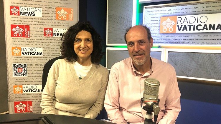 Gina y Giampaolo, de la Acción Católica Italiana, invitados en los estudios de Radio Vaticano