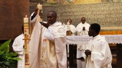 Padre Richard A. Mjigwa, C.PP.S., akiadhimisha Jubilei ya Miaka 25 tangu alipopewa Daraja Takatifu ya Upadre hapo tarehe 17 Aprili 1999.