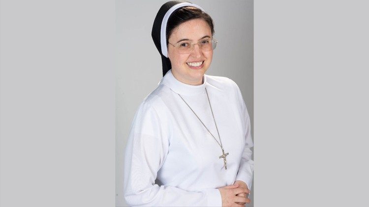 La hermana Vânia Cristina de Oliveira, religiosa de las Apóstoles del Sagrado Corazón de Jesús
