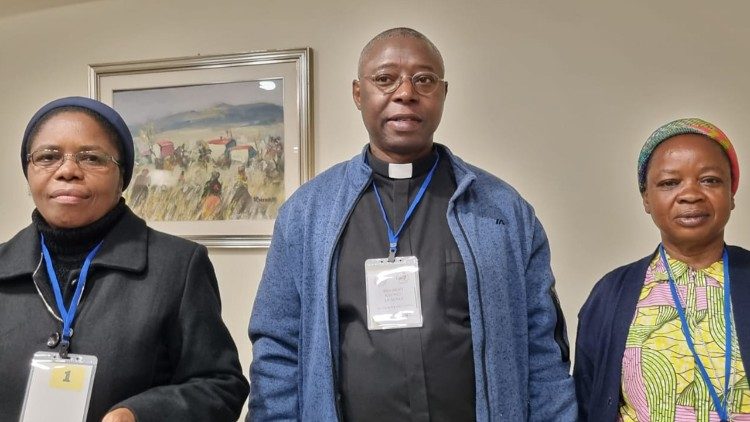 Les représentants de la Conférence des supérieur(e)s majeur(e)s (Cosuma) de la République Démocratique du Congo (RDC); à Rome, le 1er février 2024, à l'occasion du lancement du jubilé de la Vie consacrée (1-4 février 2024). 