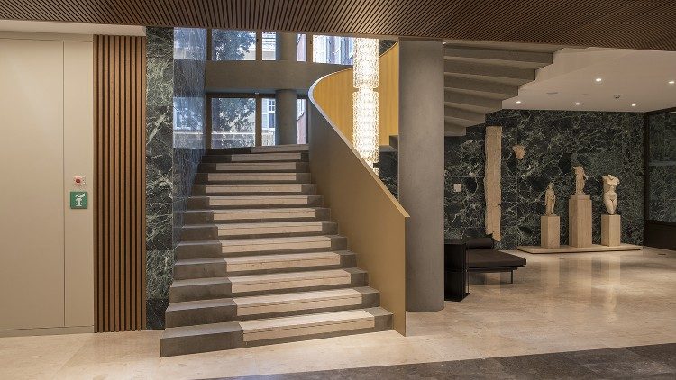 Der Grundriss des Institutsgebäudes blieb unverändert, neu ist die Treppe im Foyer