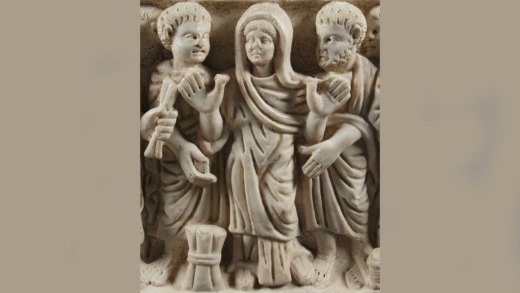 Detail of Marcia Romania Celsa from Arles, France. Deceased is in an orans prayer posture with a scroll bundle at her feet and in-facing “apostle” figures. (Muse de l’Arles Antique Sarcophage de Marcia Romania Celsa, © R. Bénali, L. Roux.)