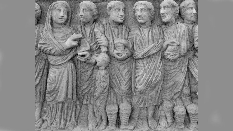 Quan tài bằng đá đầu thế kỷ thứ 4 có chân dung của những phụ nữ đã qua đời với bản Kinh Thánh và cử chỉ diễn giải với các cảnh trong Kinh Thánh.