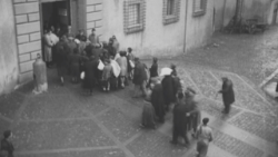 A Castel Gandolfo-i Pápai palotába igyekeznek a menekültek 1944-ben