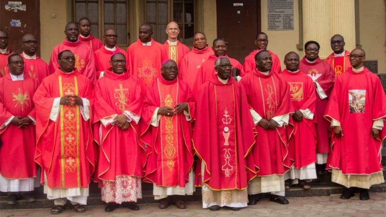 Một số Giám mục và linh mục thuộc Giáo tỉnh Ibadan của Nigeria