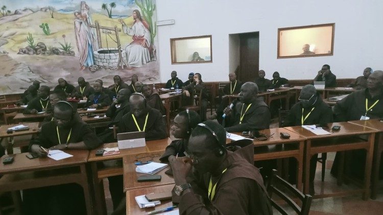 Franciscanos da Ordem dos Frades Menores numa sessão de formação em Nairobi