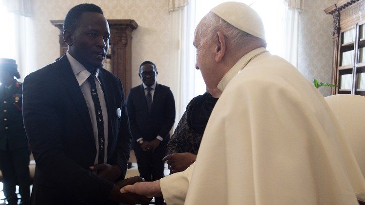 Viongozi katoliki walioambatana na rais wa Jamhuri ya Muungano wa Tanzania