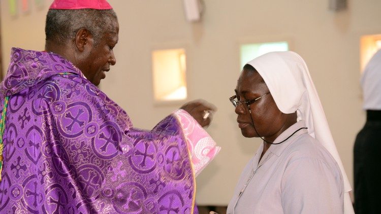 Askofu Mwijage wa jimbo la Bukoba  Tanzania katika misa ya Jumatano ya Majivu