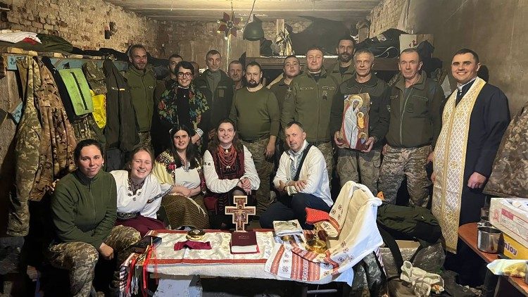 Otec Oleksandr mezi ukrajinskými vojáky