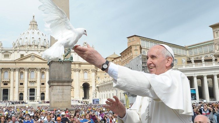 2024.02.23 Papa Francesco e colomba