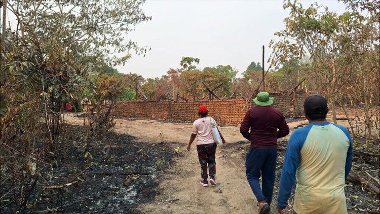 Equipe da Missão Catrimani visita comunidades afetadas pelos incêndios