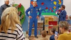 L'astronauta Walter Villadei in visita all'Ospedale pediatrico Bambino Gesù di Roma