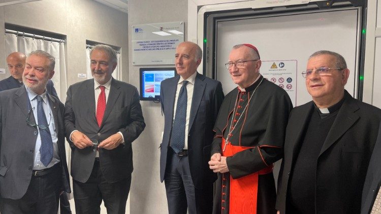 Il cardinale Parolin all'inaugurazione del nuovo Centro diagnostica per immagini dell'Idi