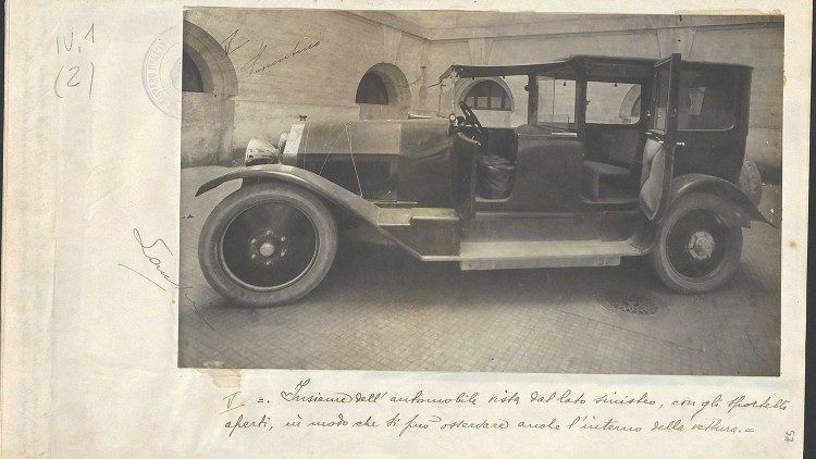 Foto tratta dalla perizia dell’auto del sequestro, una Lancia Kappa, ASR, Fondo Matteotti