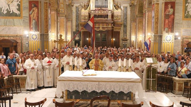 Hodočasnici Šibenske biskupije slavili misu u crkvi sv. Jeronima (Foto: Šibenska biskupija)