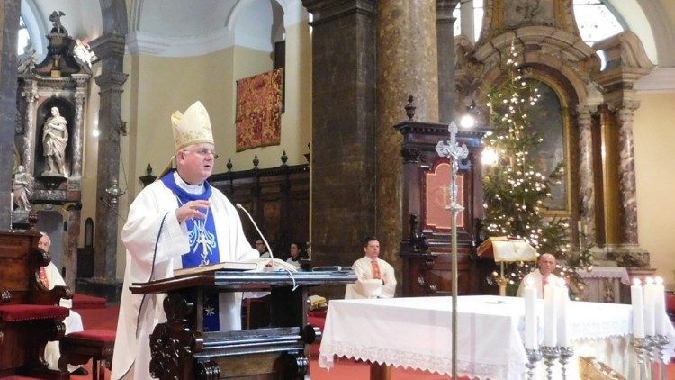 Nadbiskup Mate Uzinić 1. siječnja u riječkoj katedrali sv. Vida (Foto: Riječka nadbiskupija)