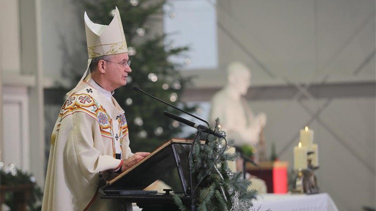 Nadbiskup Dražen Kutleša propovijeda na svetkovinu Bogojavljenja (Foto: TUZN)