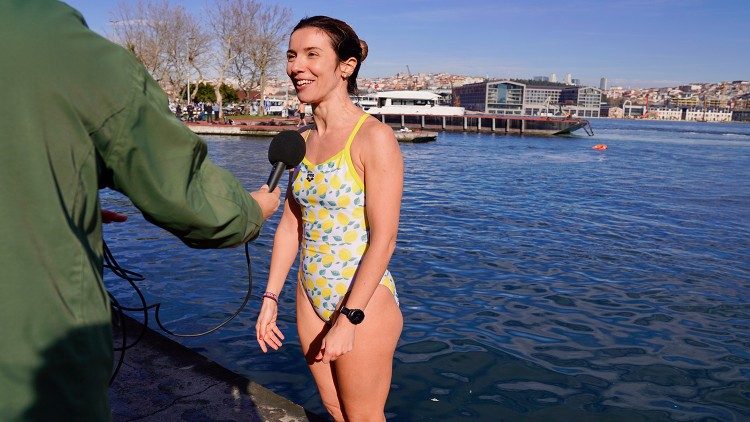 Die in Istanbul lebende Spanierin Marina nach dem Schwimmen - © Marion Sendker