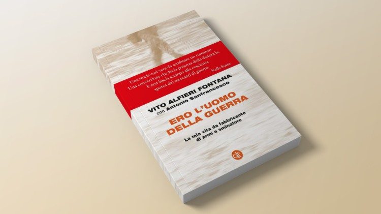 La copertina del libro "Ero l'uomo della guerra" di Vito Alfieri Fontana con Antonio Sanfrancesco