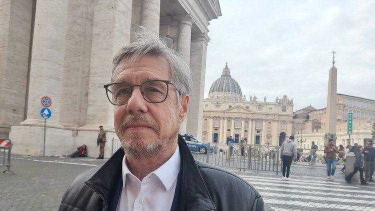 Walter Baier vor dem Petersdom in Rom
