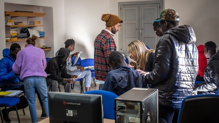 At just 25 years old, Mohamed has accumulated life and work experience that allows him to respond assertively and effectively to the needs of migrants arriving today in southern Spain. (Giovanni Culmone/Global Solidarity Fund)