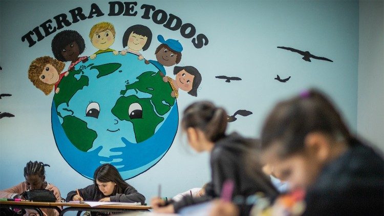 Fundación Centro Tierra de Todos u Cadizu posebnu pozornost posvećuje djeci migranata i drugoj socijalno ugroženoj djeci, nudeći im posebne programe podrške.  (Giovanni Culmone/Globalni fond solidarnosti)