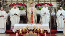 Nadbiskup mons. Tomo Vukšić u sarajevskoj katedrali na svetkovinu Bogojavljenja