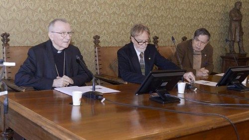 Kardinál Parolin: Začít znovu od dodržování pravidel humanitárního práva