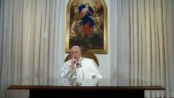 Papež Frančišek med intervjujem