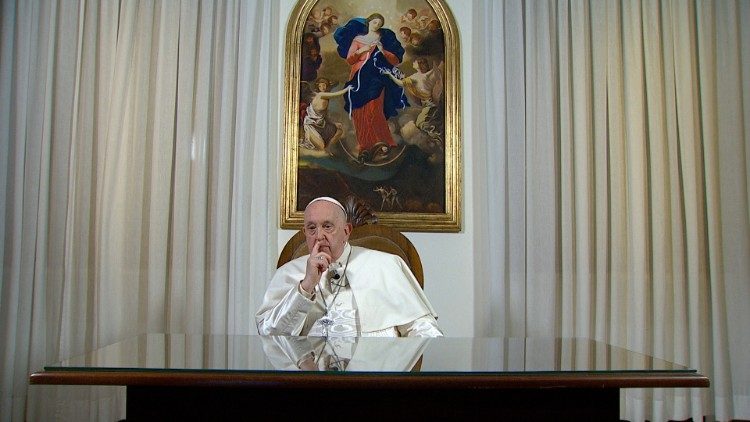 Der Papst und Maria Knotenlöserin im Hintergrund