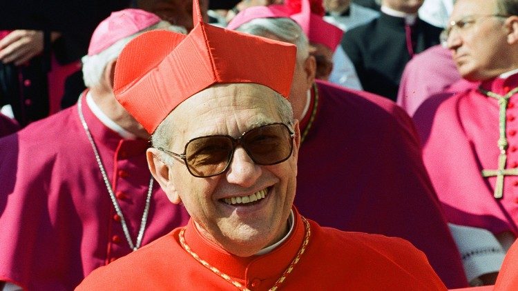 Ancora un immagine sorridente del cardinale Sebastiani, presidente emerito della Prefettura degli Affari Economici della Santa Sede