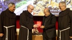 A conferência no Antonianum com o cardeal de Mendonça pelo 100º aniversário do Studium Biblicum Franciscanum