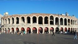 Arena de Verona, cartão postal da cidade que receberá Francisco no próximo mês 