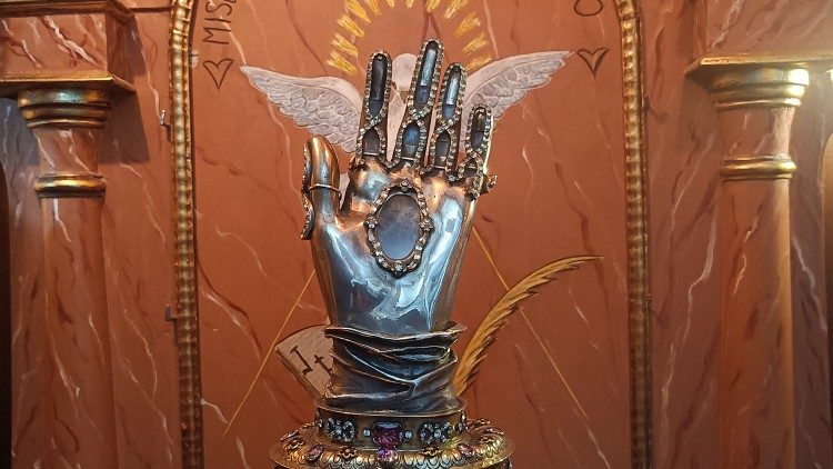 La reliquia de la mano de Santa Teresa de Jesús