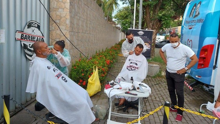 Voluntários e assistidos pelo Micro da Caridade- Recife 2023