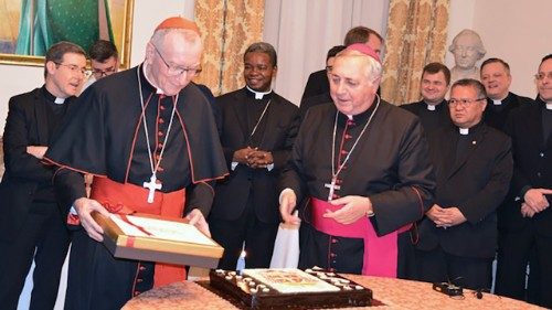 Le cardinal Parolin aux futurs nonces: travailler avec humilité pour la paix