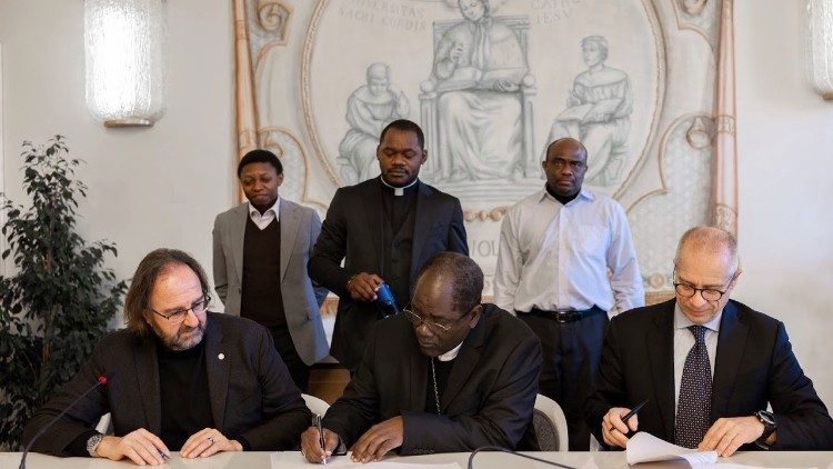 Signature de l'accord entre l'Université Catholique du Sacré-Cœur et l’Université Catholique d'Afrique Centrale