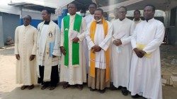 Des prêtres catholiques et pasteurs méthodistes de Cotonou au Bénin.