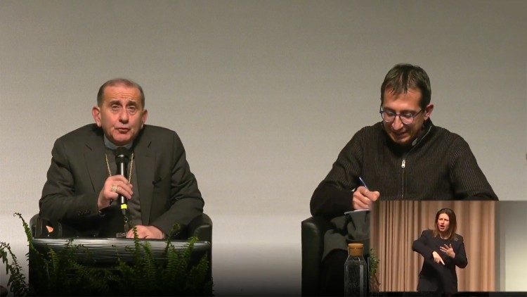 O arcebispo Mario Delpini e padre Mauro Santoro