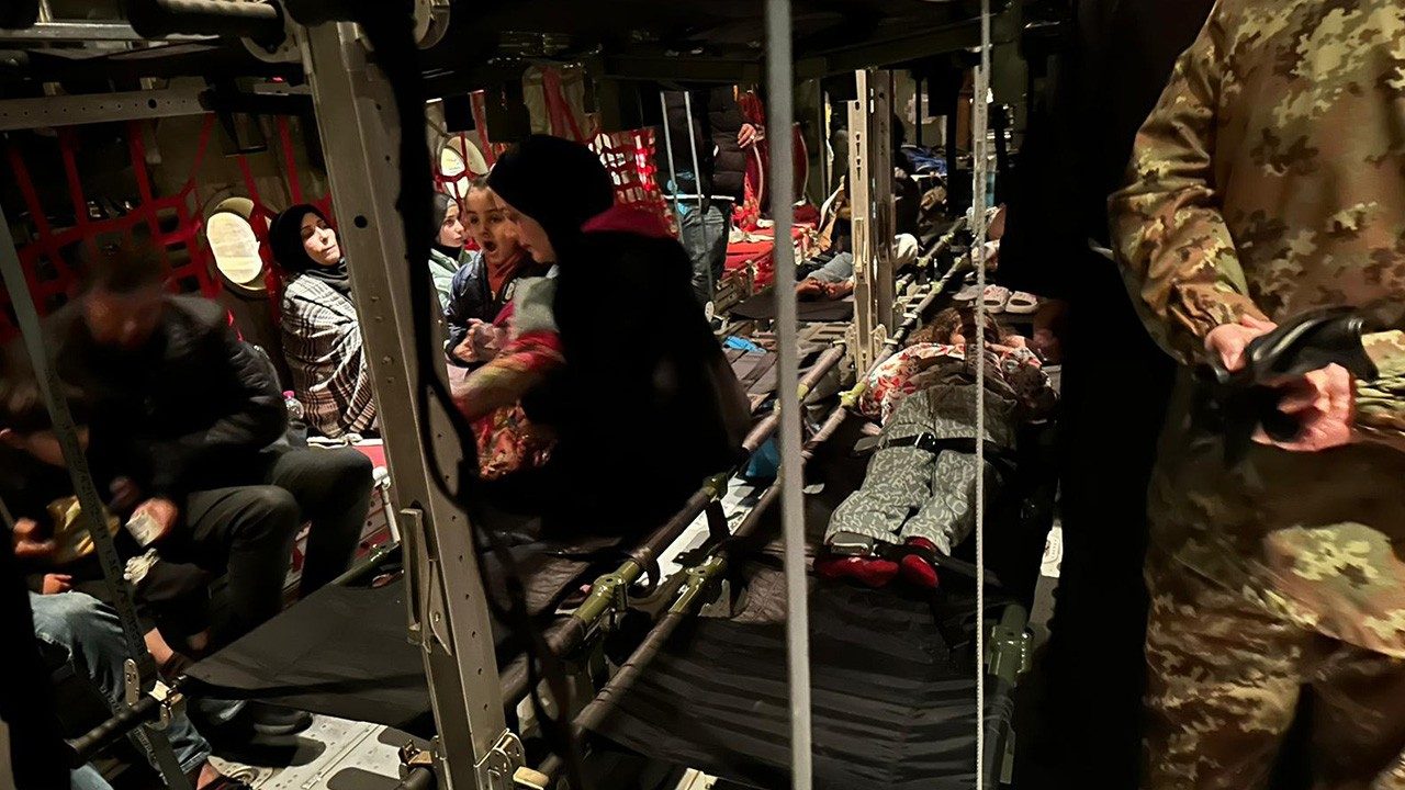 Niños enfermos y heridos de Gaza llegan a Italia para recibir tratamiento