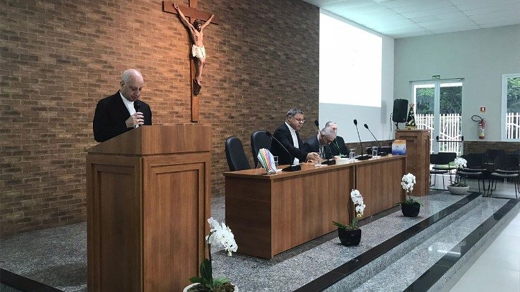 Monseñor Fisichella en Brasilia, en la reunión de preparación del Jubileo de 2025