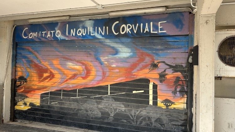 Corviale, la serranda del CIC, (ph di A. Palermo)