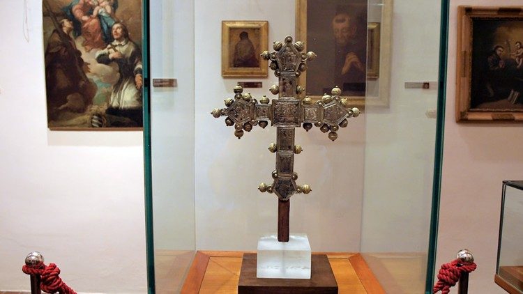 Procesijski križ nakon šest stoljeća ponovno na ulicama Zadra  (Foto: Ines Grbić)