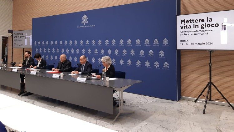 A apresentação na Sala de Imprensa da Santa Sé da conferência internacional sobre esporte e espiritualidade 