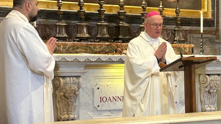 Ks. Tryk przy grobie Jana Pawła II: prośmy Papieża o mocną, niezachwianą wiarę
