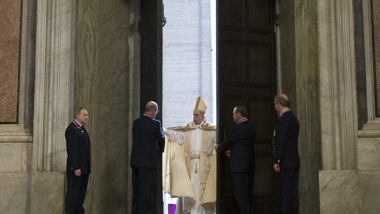 Ferenc pápa megnyitotta a szentkaput 2015-ben, a rendkívüli szentévben