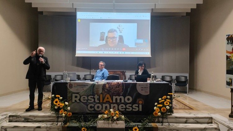 Festival della Comunicazione, Ruiz: per la Chiesa la sfida di comunicare il Vangelo nel web